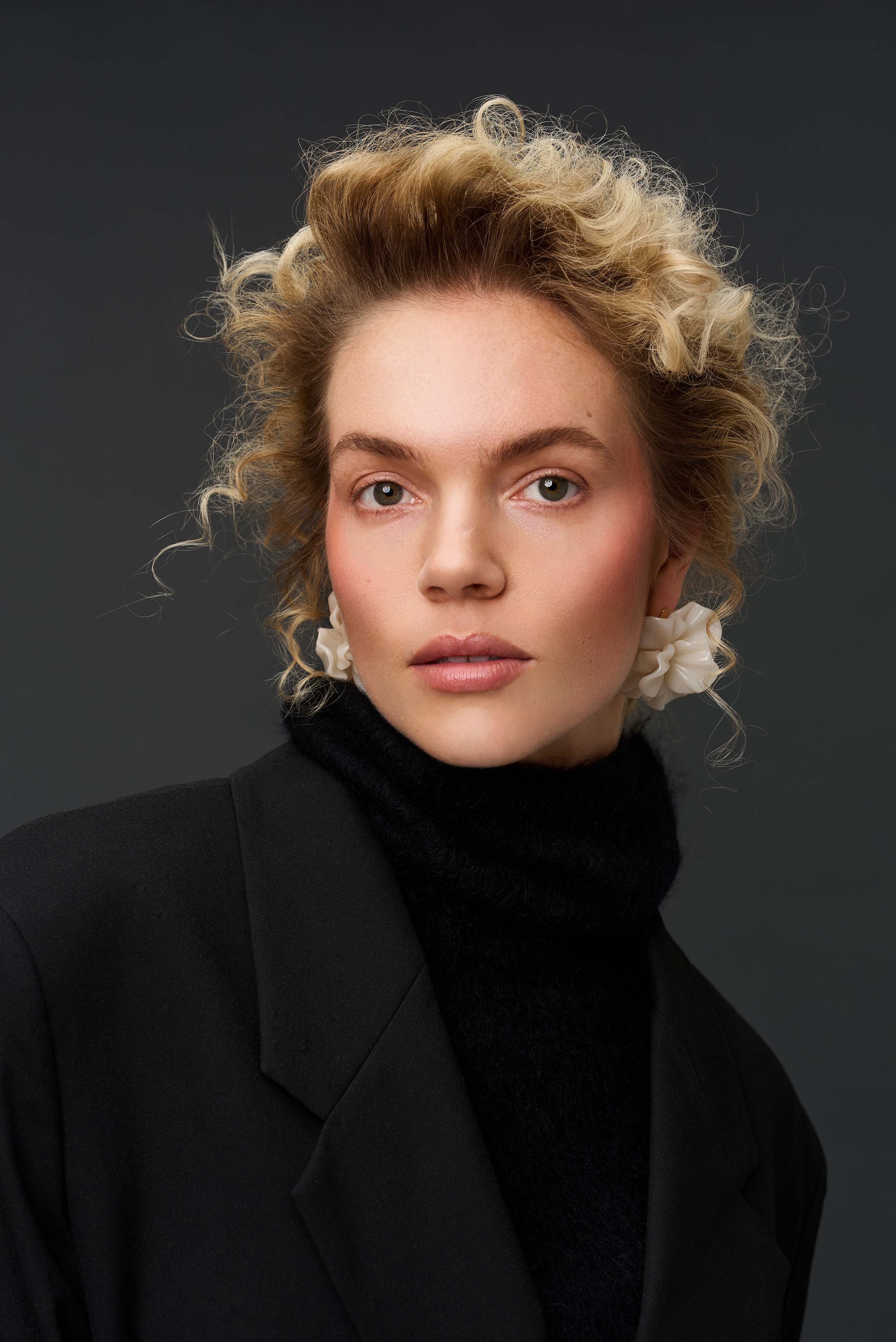 Portrait photography for Noa & Fleur - contemporary duo portrait with modern aesthetic and creative styling